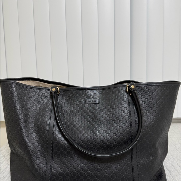 Gucci Black Textured Leather Handbag - Picture 2 of 13
